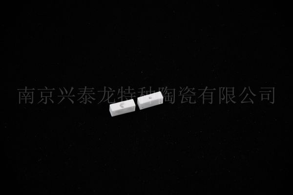 小绝缘子14